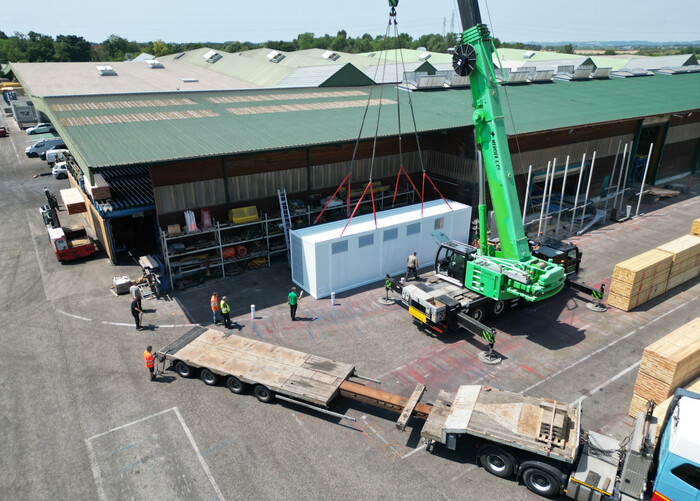 Centrale d'air comprimé en conteneur KAESER sur un site de production client