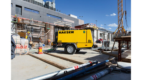 Le compresseur mobile pour le B.T.P. Mobilair Kaeser M81 sur un chantier