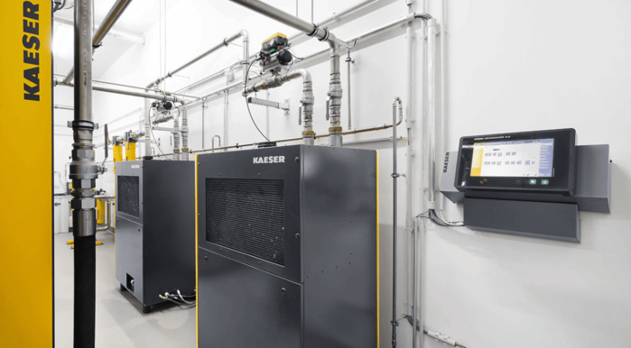 Centrale d'air comprimé industrielle pilotée par le système de gestion intelligent Sigma Air Manager 4.0 pour optimiser la consommation énergétique.