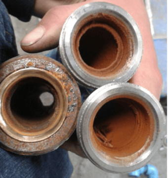 Intérieur d’une canalisation d’air comprimé sans trace de condensation, illustrant un système avec point de rosée élevé.