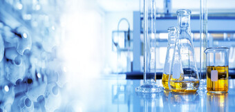 Compresseurs d'air pour les laboratoires également – Alimentation en air comprimé sûre et sans huile de KAESER KOMPRESSOREN pour répondre aux exigences de pureté maximales dans tous les domaines de l'industrie chimique.